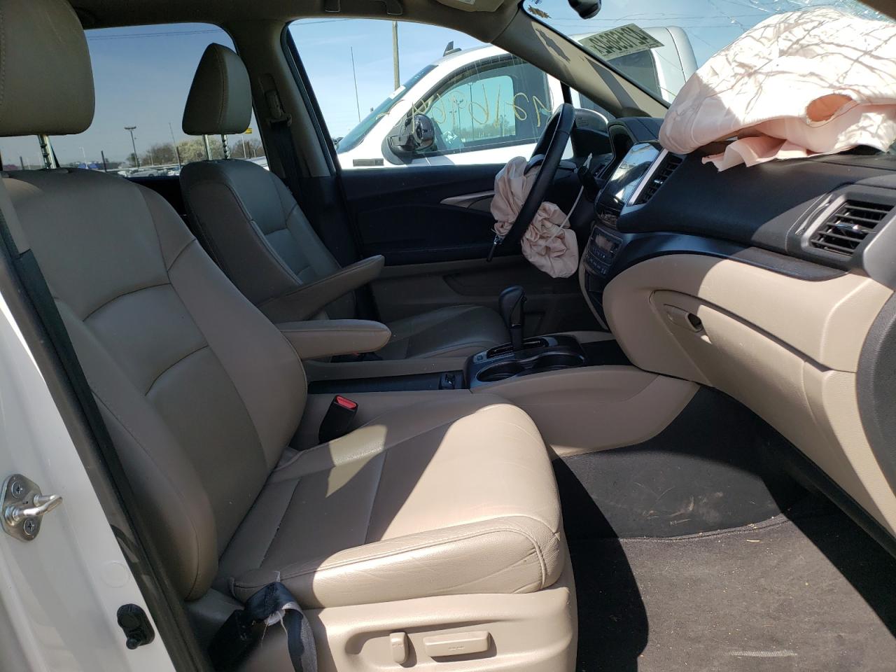 Photo 5 from auction – 2017 HONDA PILOT EXL with VIN 5FNYF6H51HB097159