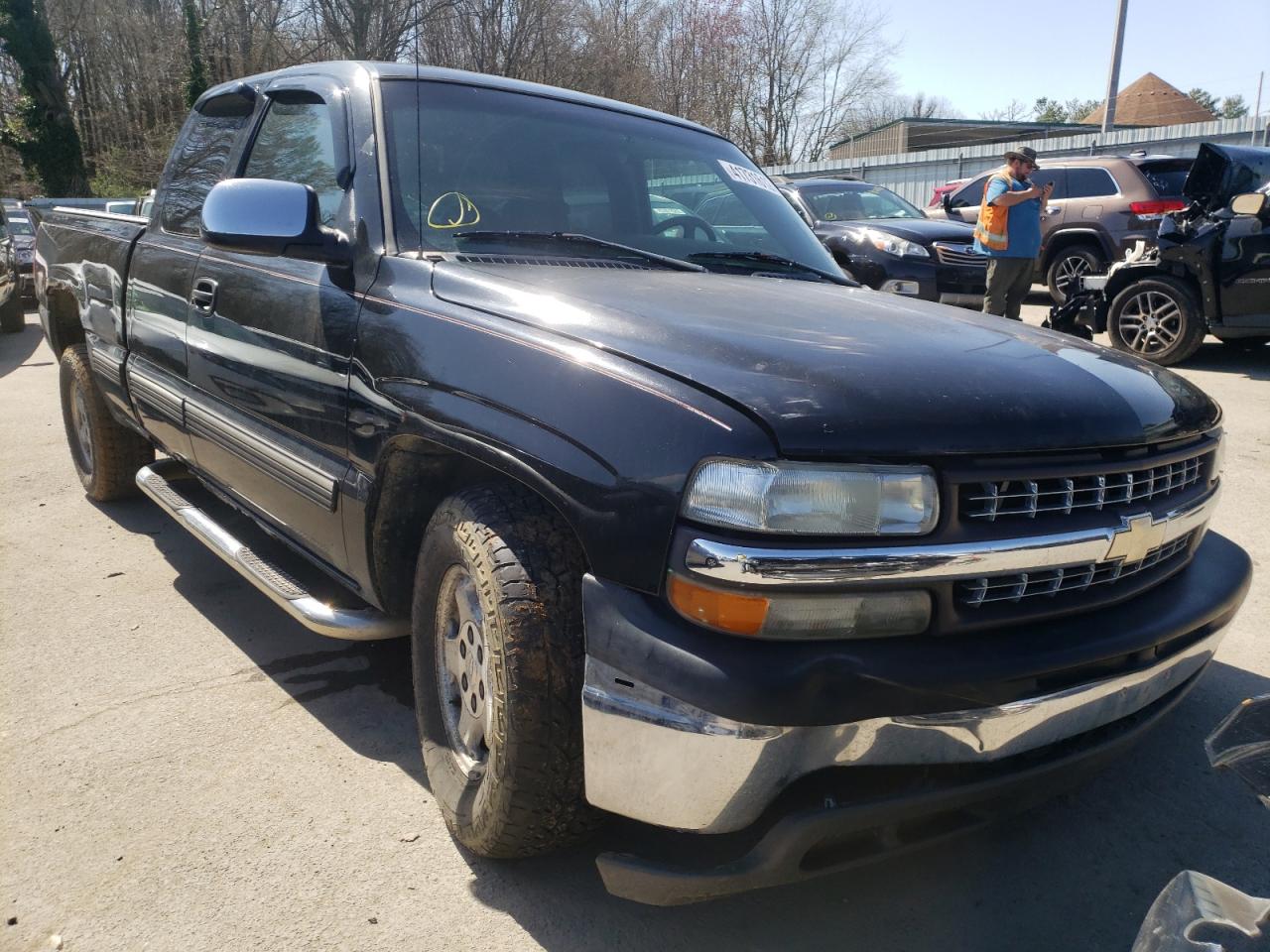 CHEVROLET SILVERADO 2002 with VIN 2GCEC19V121328391 - Photo from auction