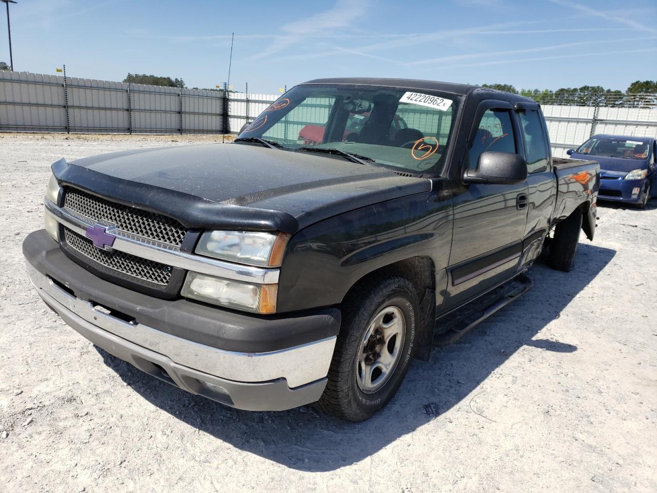 Photo 2 from auction – 2004 CHEVROLET SILVERADO with VIN 2GCEC19T141101977