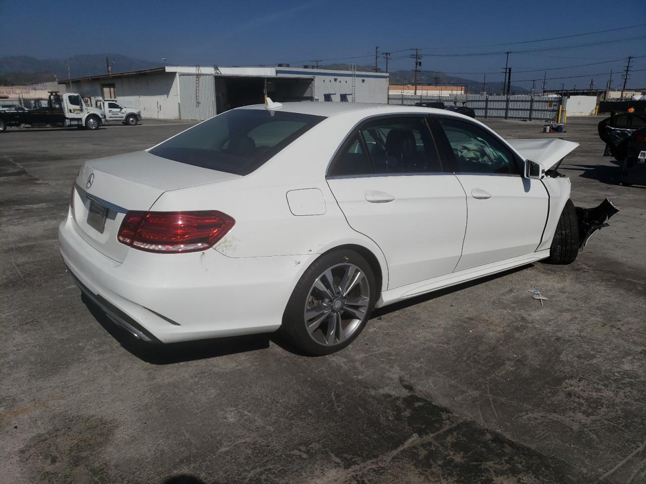 Photo 4 from auction – 2014 MERCEDES-BENZ E 350 with VIN WDDHF5KB4EA885985