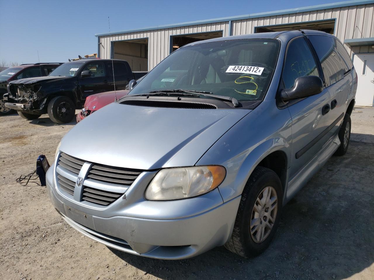 Photo 2 from auction – 2005 DODGE GRAND CARA with VIN 1D4GP24R45B282057