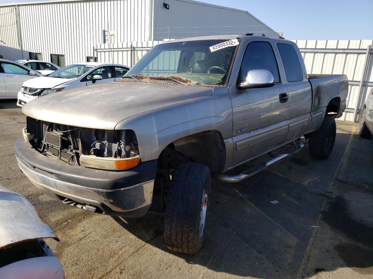 Photo 2 from auction – 2000 CHEVROLET SILVERADO with VIN 1GCEK19T2YE340588