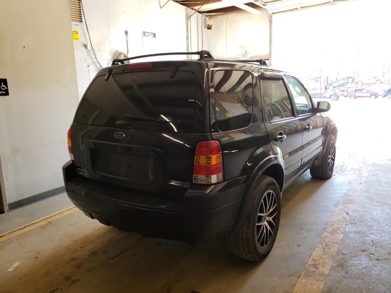 Photo 4 from auction – 2005 FORD ESCAPE LIM with VIN 1FMYU94115KA17329