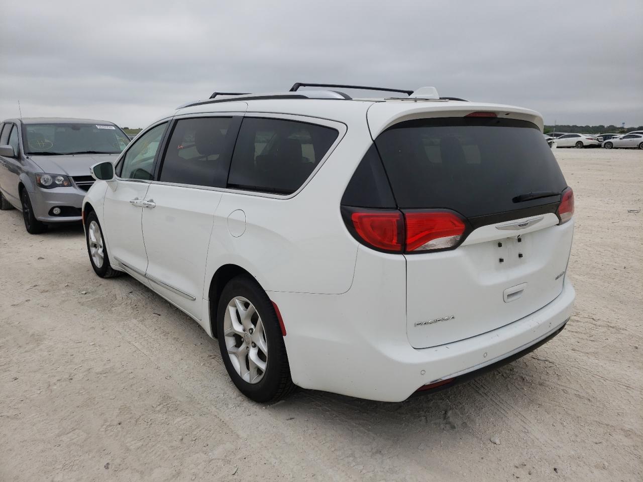 Photo 3 from auction – 2020 CHRYSLER PACIFICA L with VIN 2C4RC1GG9LR156216