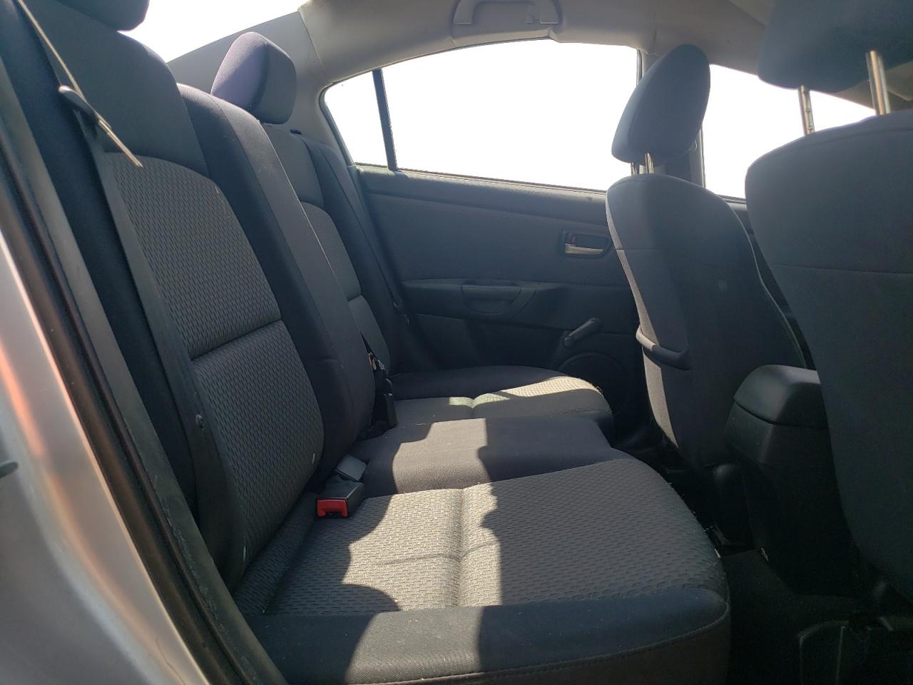 Photo 6 from auction – 2005 MAZDA 3 I with VIN JM1BK12F451332339