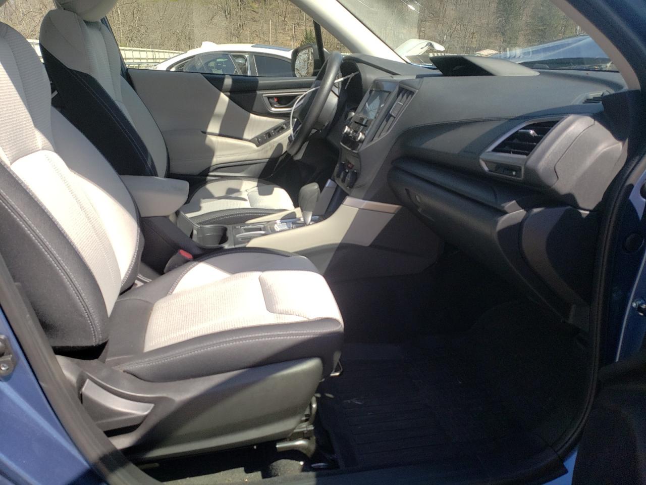 Photo 5 from auction – 2019 SUBARU FORESTER with VIN JF2SKACC3KH548501