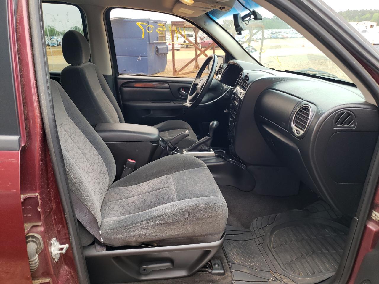 Photo 5 from auction – 2005 GMC ENVOY with VIN 1GKDT13SX52225277