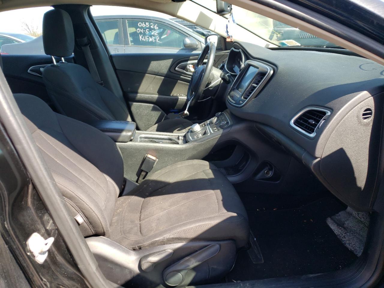 Photo 5 from auction – 2016 CHRYSLER 200 LIMITE with VIN 1C3CCCAB2GN117070