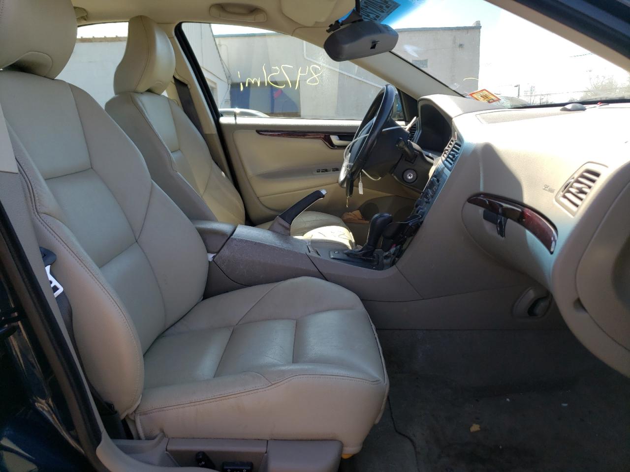 Photo 5 from auction – 2004 VOLVO S60 2.5T with VIN YV1RS59V442353102