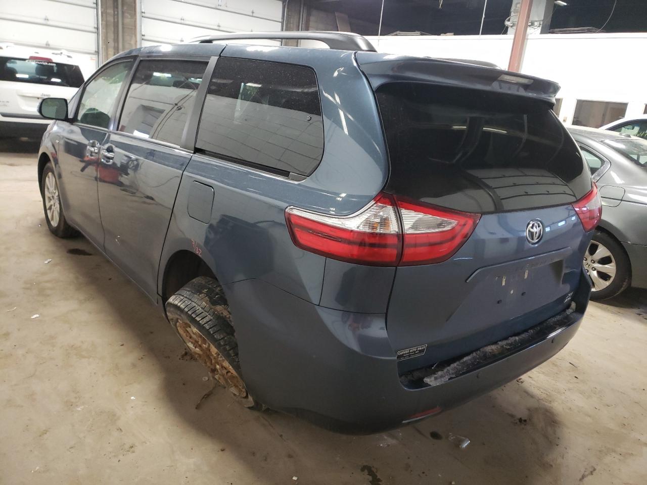 Photo 3 from auction – 2017 TOYOTA SIENNA XLE with VIN 5TDDZ3DC9HS158679