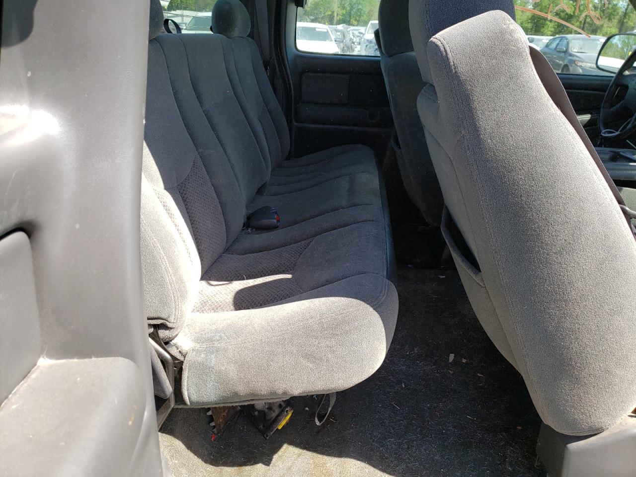 Photo 6 from auction – 2004 CHEVROLET SILVERADO with VIN 2GCEC19T141101977