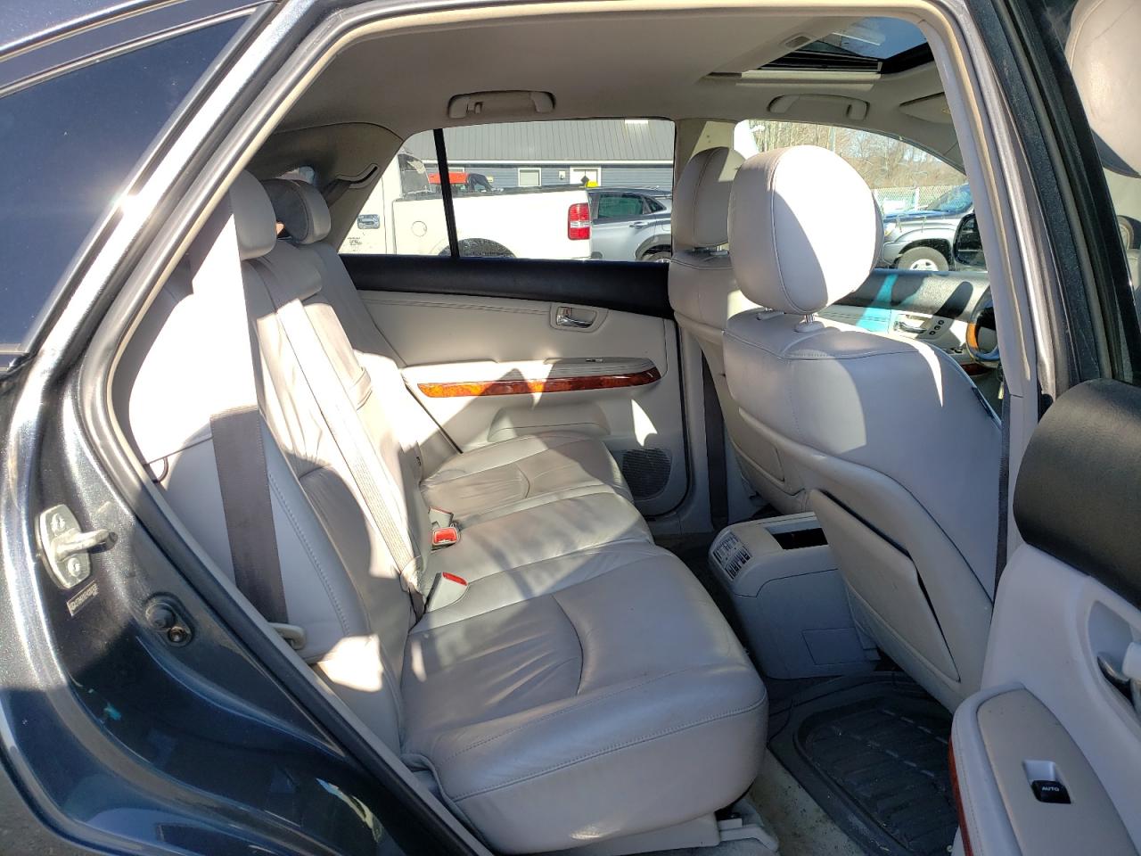 Photo 6 from auction – 2004 LEXUS RX 330 with VIN 2T2HA31U74C007439