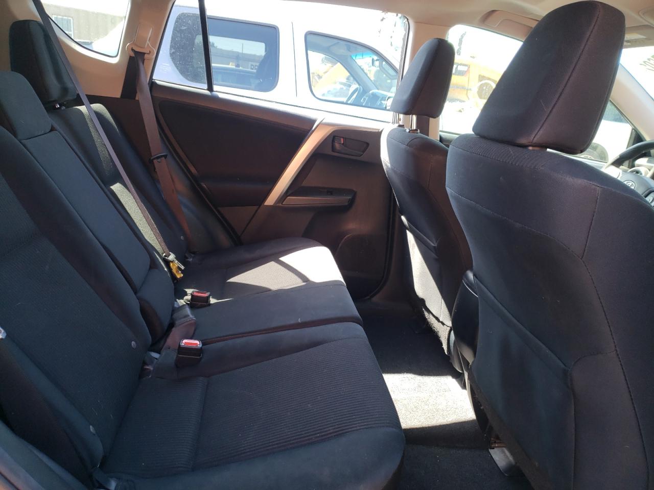 Photo 6 from auction – 2017 TOYOTA RAV4 LE with VIN JTMZFREV0HJ709290