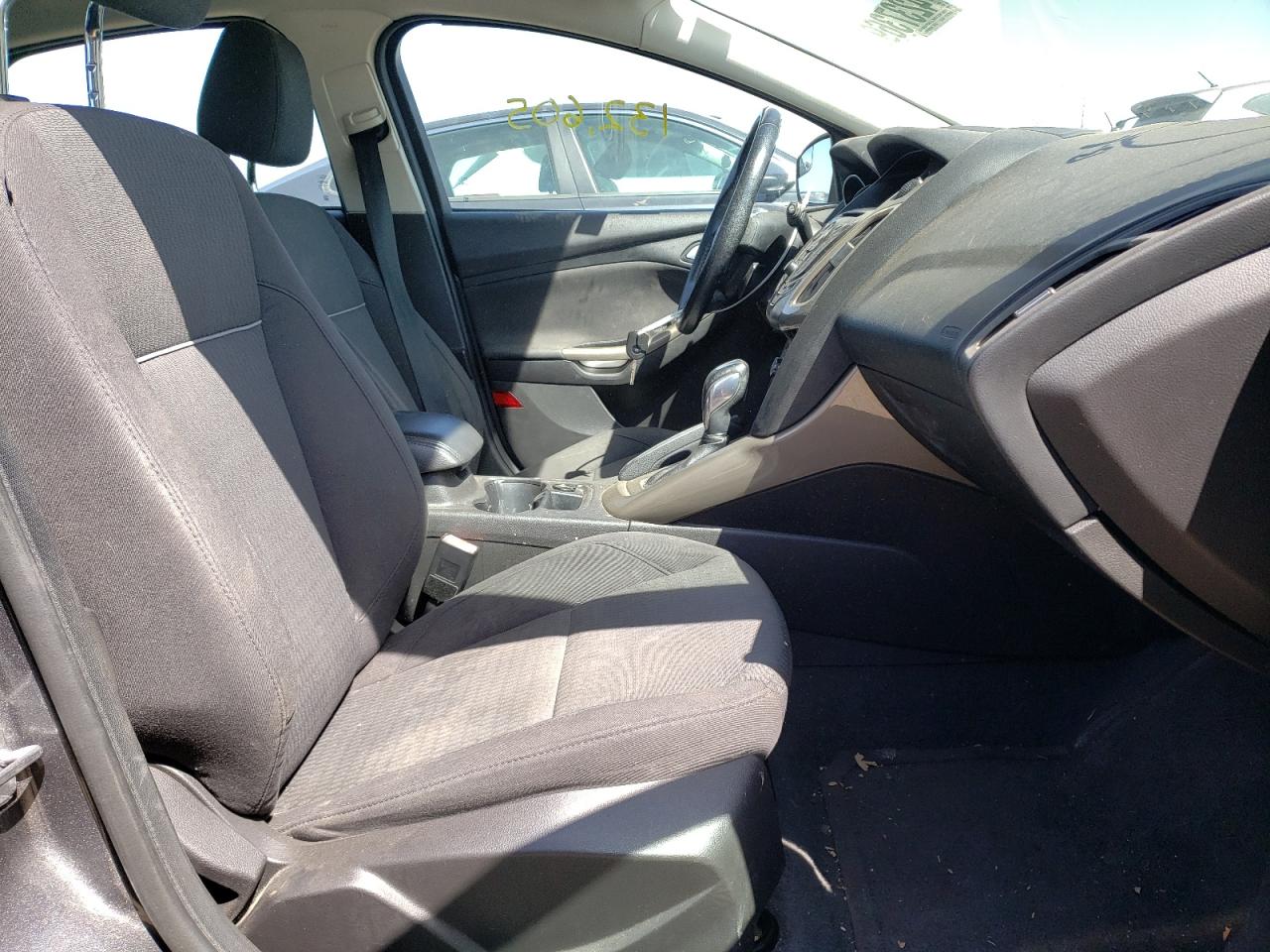 Photo 5 from auction – 2012 FORD FOCUS SEL with VIN 1FAHP3M25CL114807