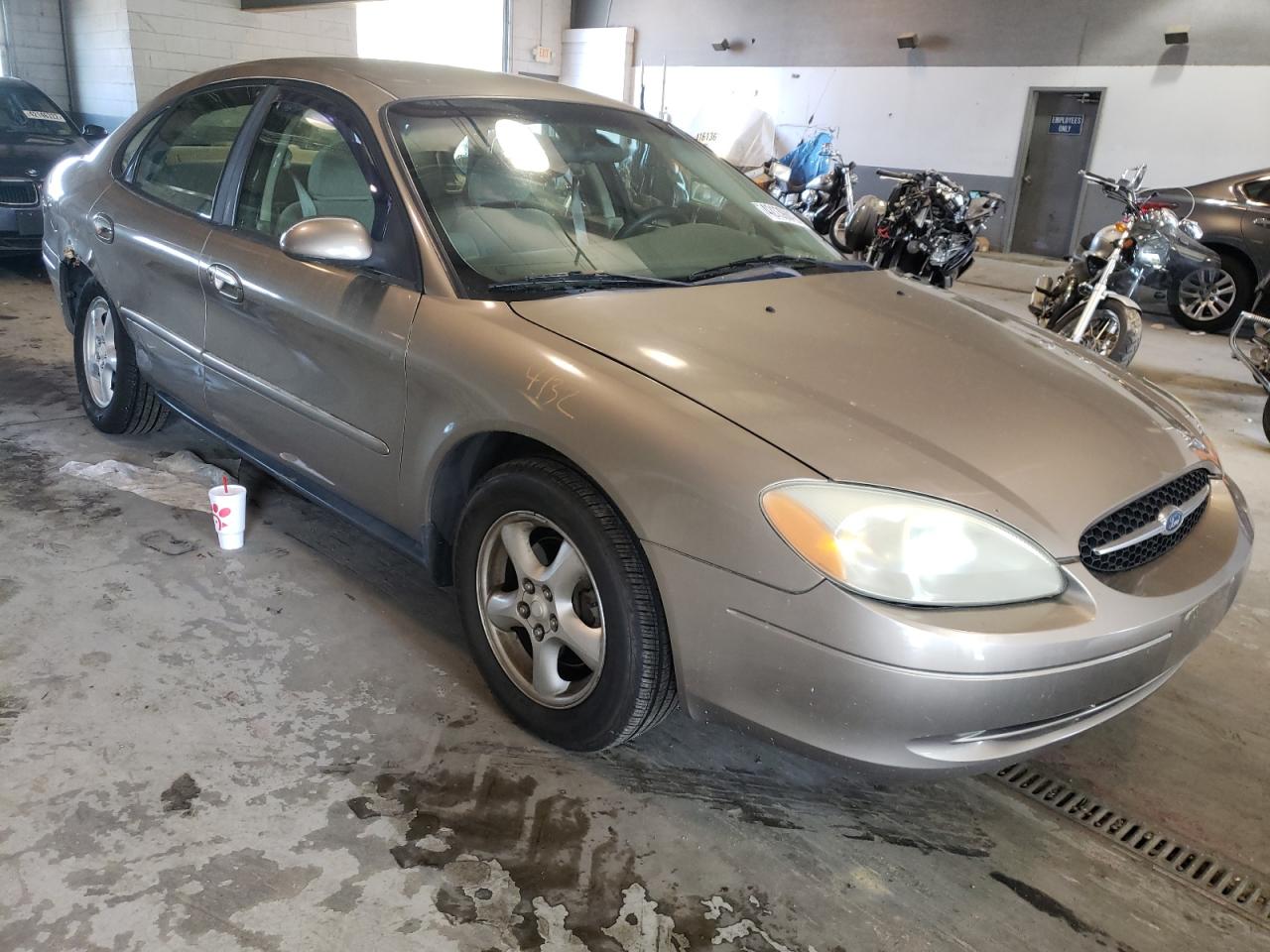 FORD TAURUS 2002 with VIN 1FAFP53U22G147700 - Photo from auction