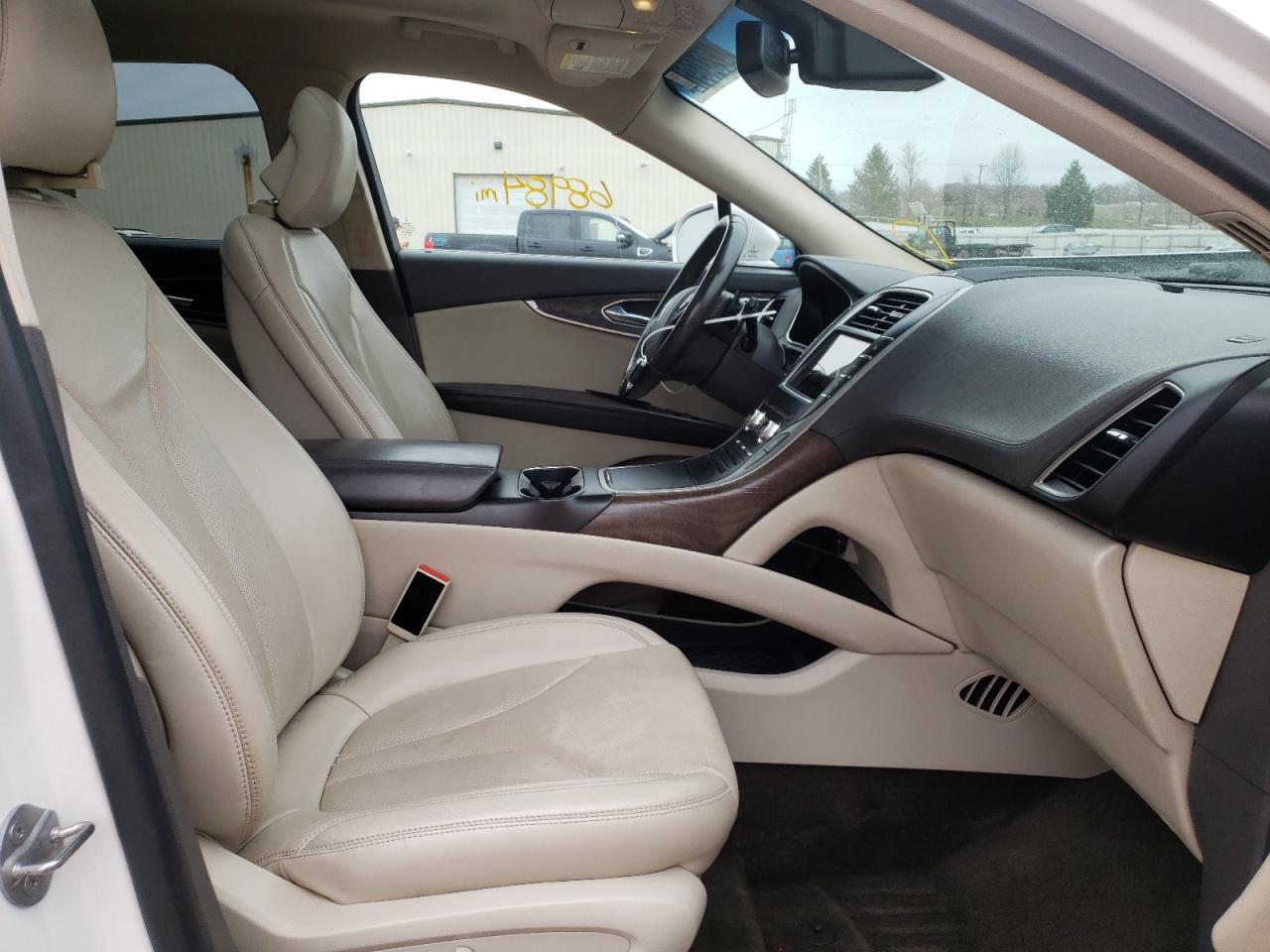 Photo 19 from auction – 2016 LINCOLN MKX RESERV with VIN 2LMTJ8LR4GBL44359