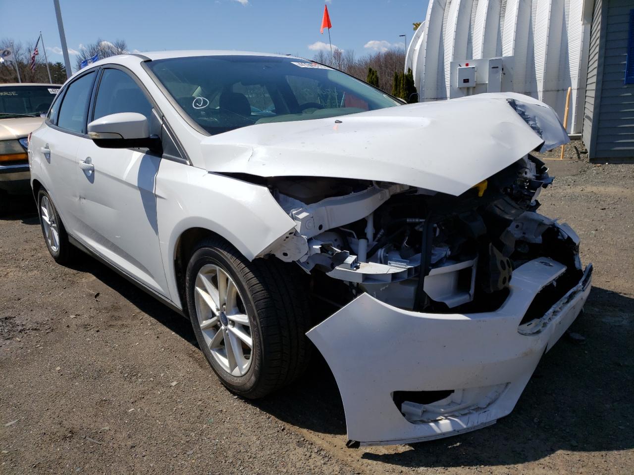 FORD FOCUS SE 2015 with VIN 1FADP3F28FL279315 - Photo from auction