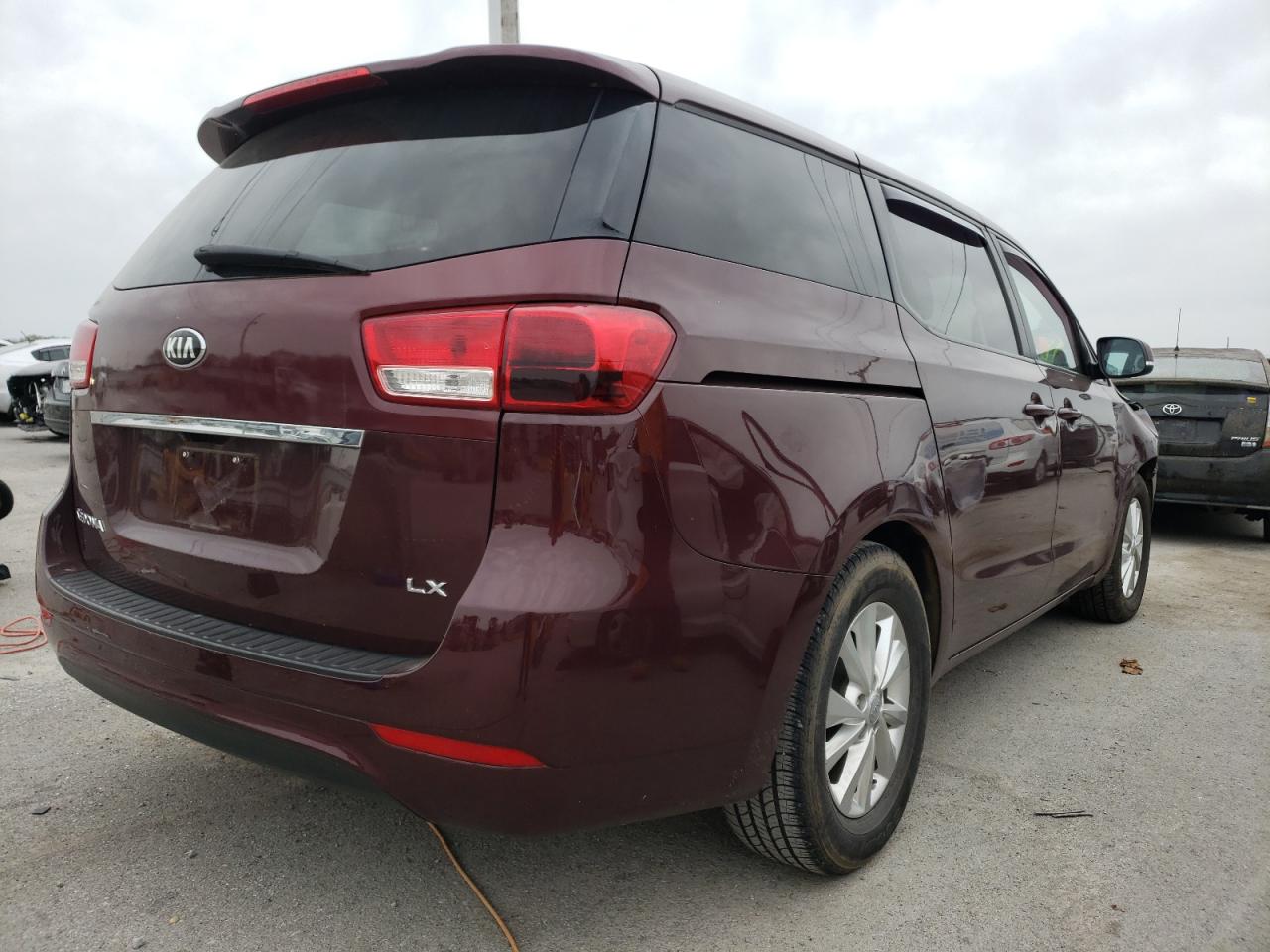 Photo 4 from auction – 2017 KIA SEDONA LX with VIN KNDMB5C19H6228438