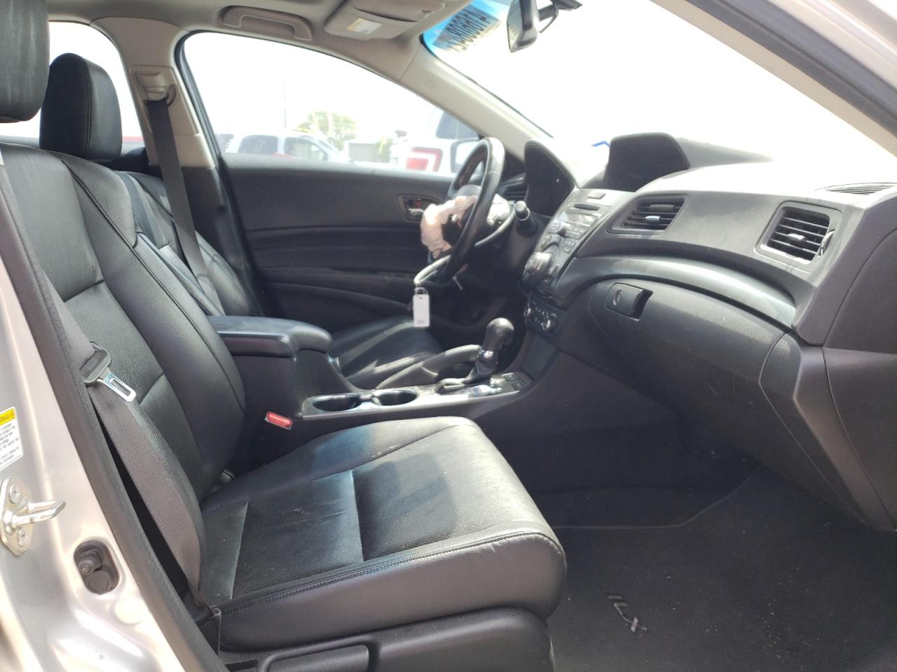 Photo 5 from auction – 2013 ACURA ILX 20 TEC with VIN 19VDE1F70DE004486