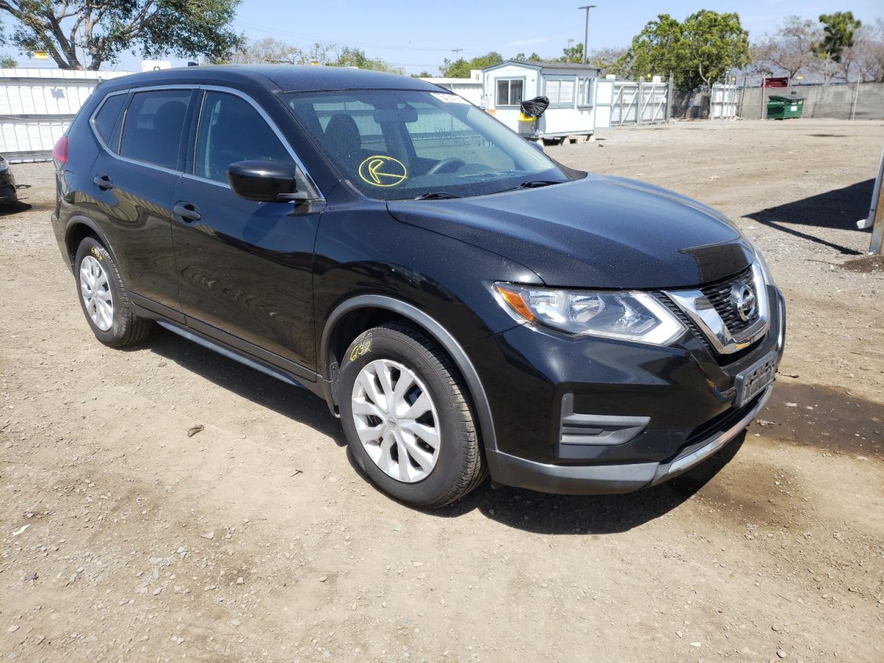 NISSAN ROGUE S 2017 with VIN JN8AT2MT1HW391832 - Photo from auction