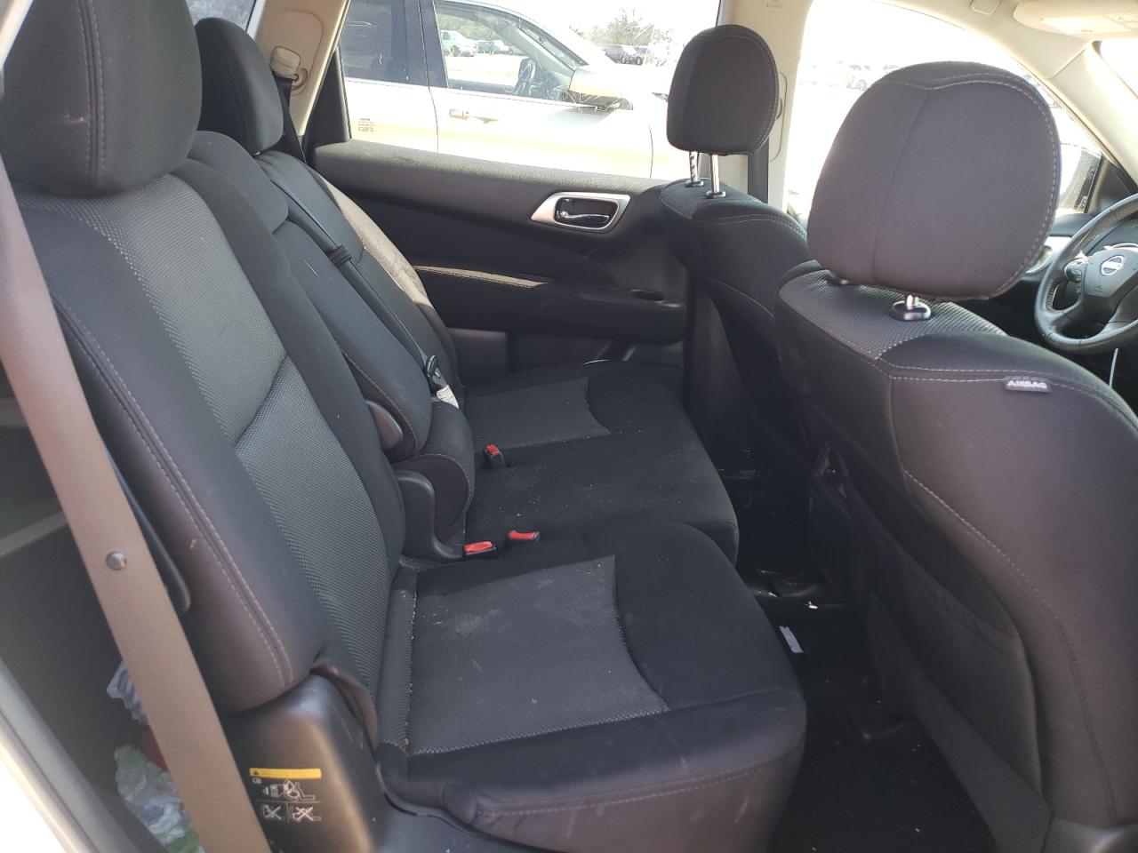 Photo 6 from auction – 2017 NISSAN PATHFINDER with VIN 5N1DR2MM4HC691409