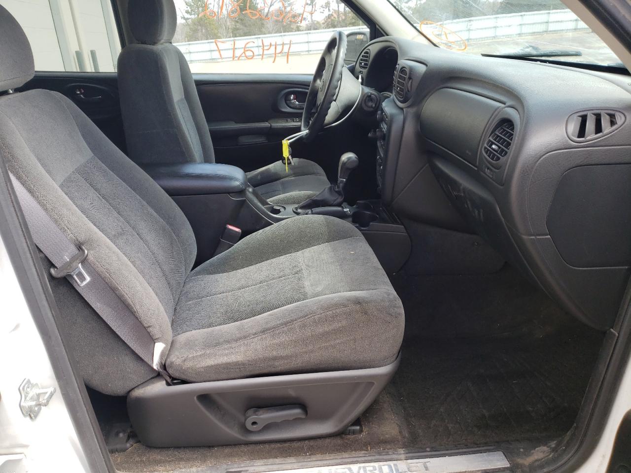 Photo 5 from auction – 2005 CHEVROLET TRAILBLAZE with VIN 1GNDT13S652138057