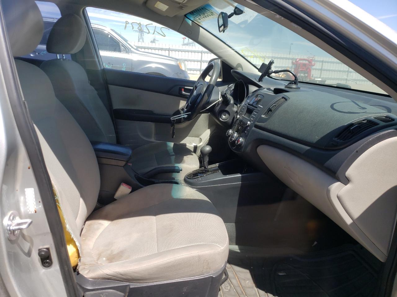 Photo 5 from auction – 2010 KIA FORTE EX with VIN KNAFU4A26A5220038