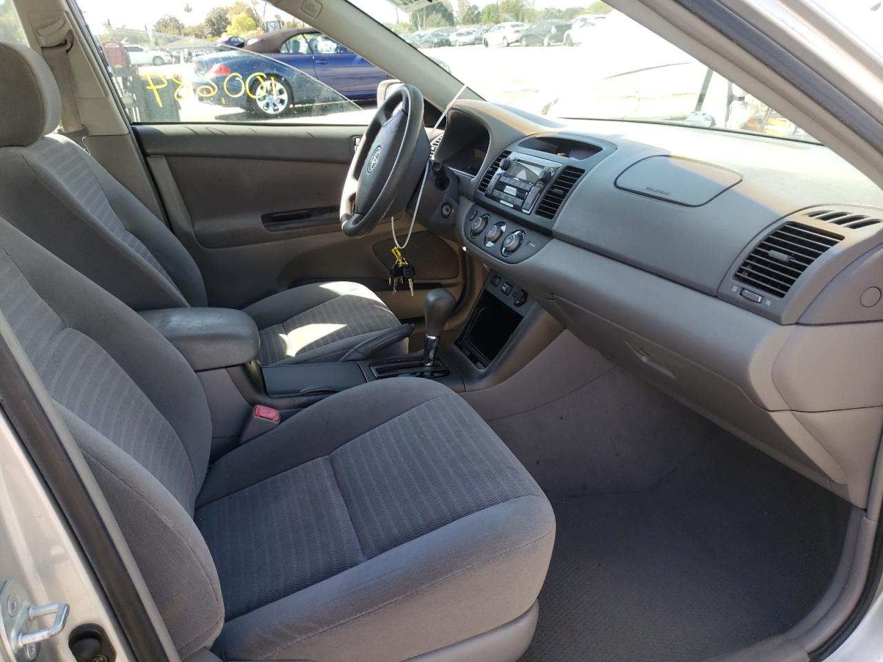 Photo 5 from auction – 2005 TOYOTA CAMRY LE with VIN 4T1BF30K65U598648