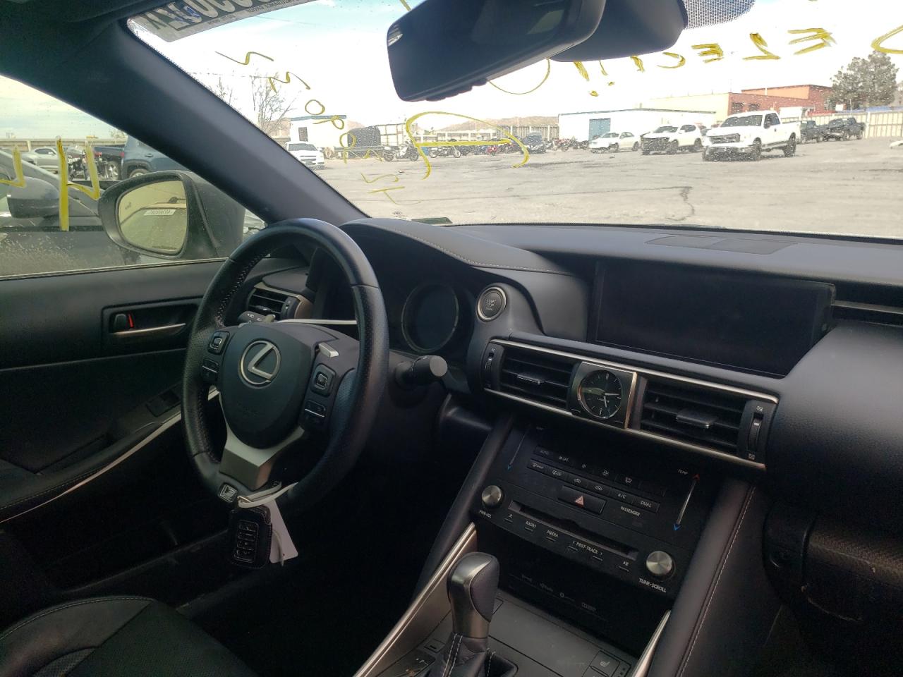Photo 9 from auction – 2017 LEXUS IS 200T with VIN JTHBA1D27H5050799