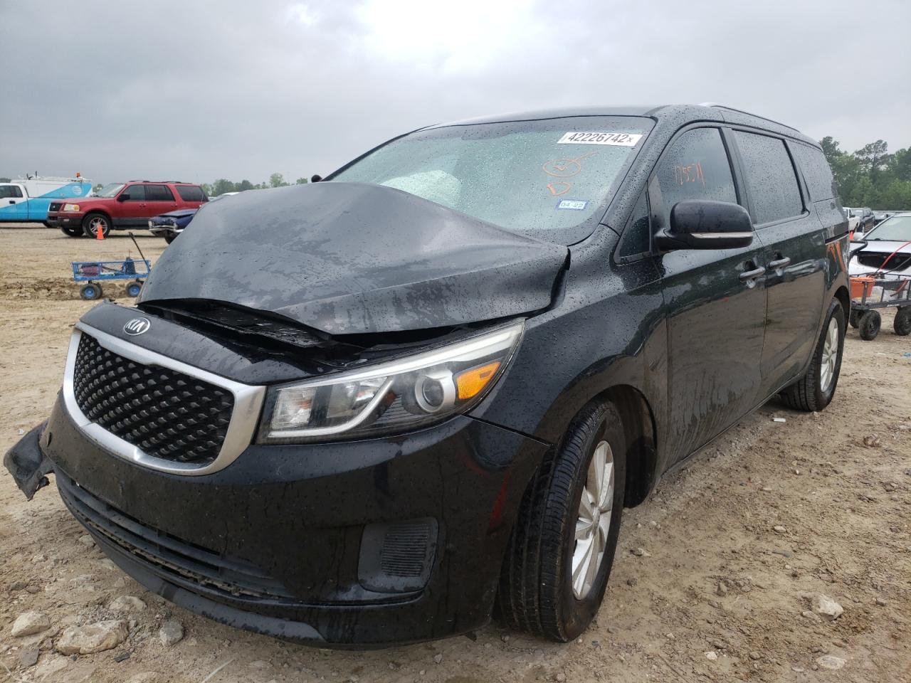Photo 2 from auction – 2015 KIA SEDONA LX with VIN KNDMB5C17F6041552