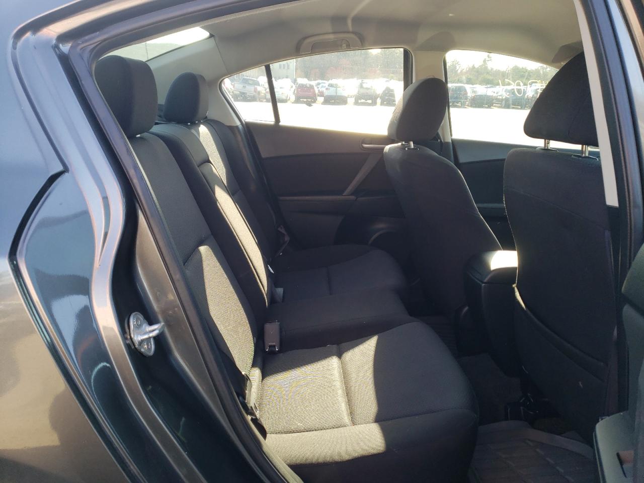 Photo 6 from auction – 2011 MAZDA 3 I with VIN JM1BL1VG5B1442829