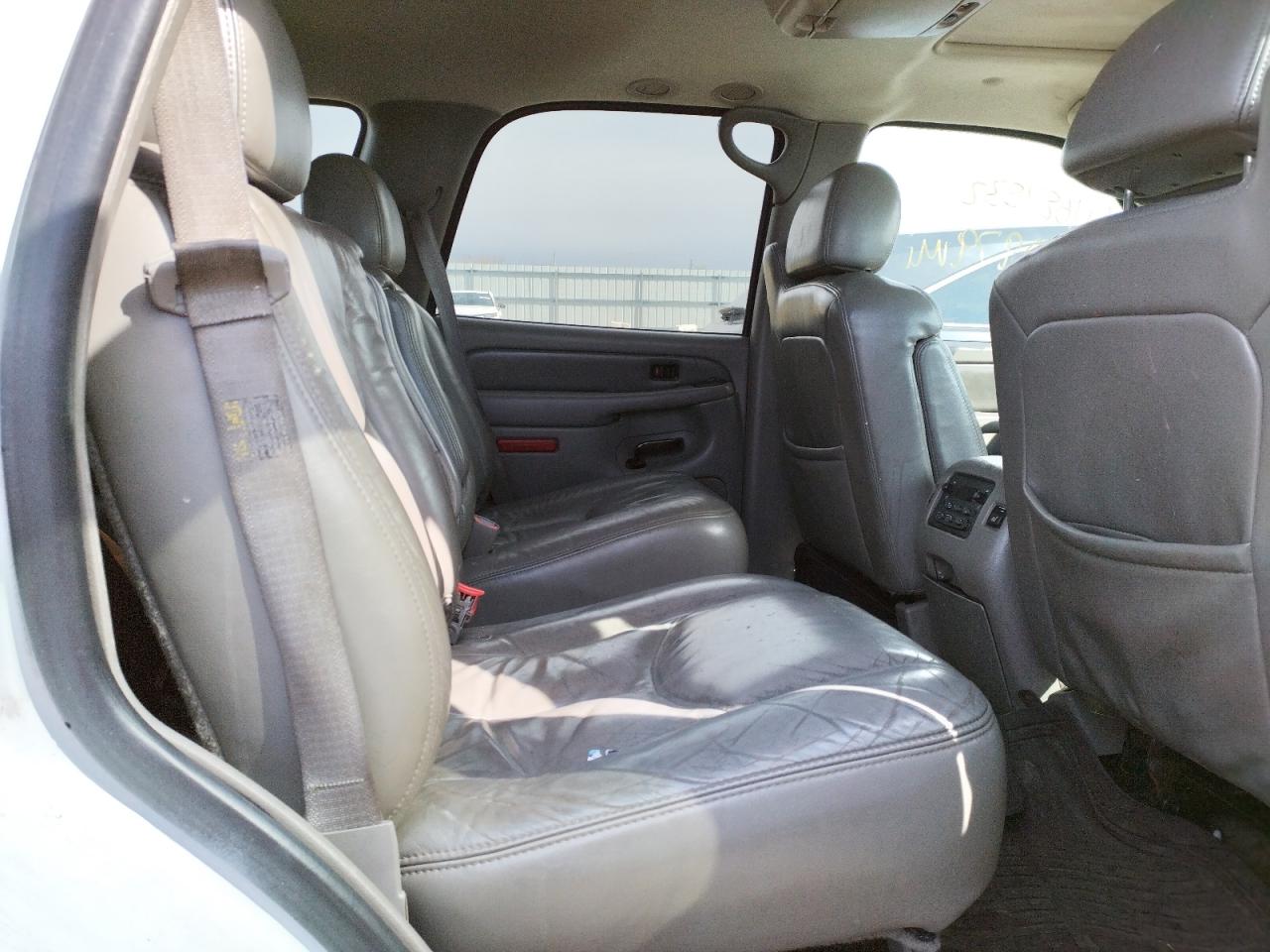 Photo 6 from auction – 2004 GMC YUKON DENA with VIN 1GKEK63U84J212747