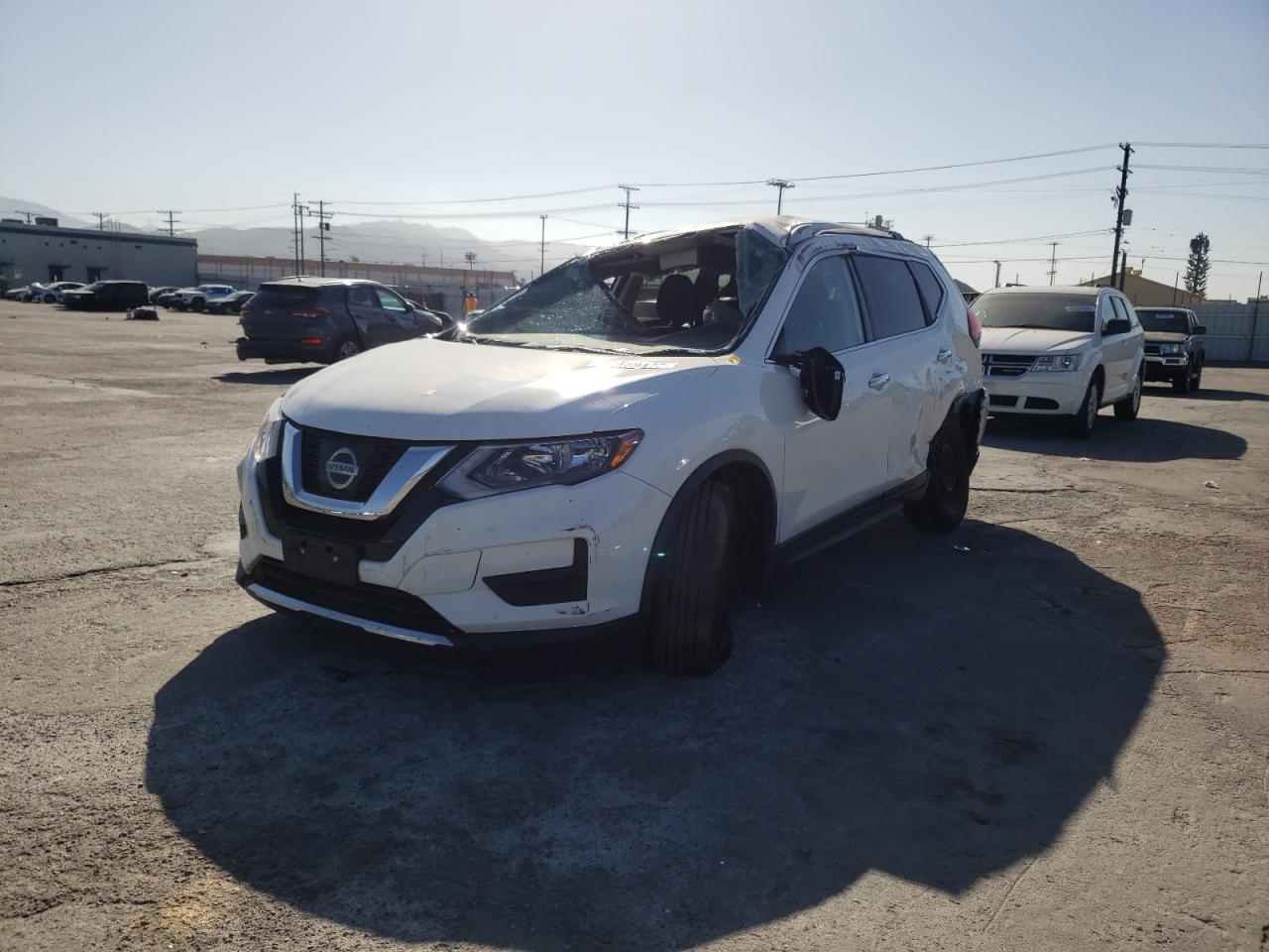 Photo 2 from auction – 2017 NISSAN ROGUE S with VIN KNMAT2MV2HP590931