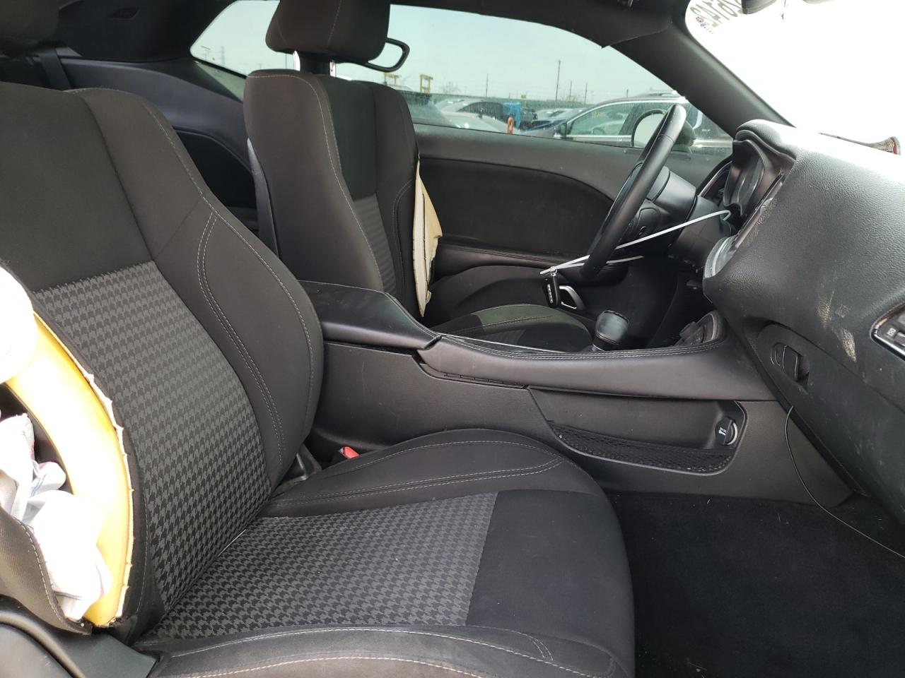 Photo 5 from auction – 2018 DODGE CHALLENGER with VIN 2C3CDZAG9JH223429