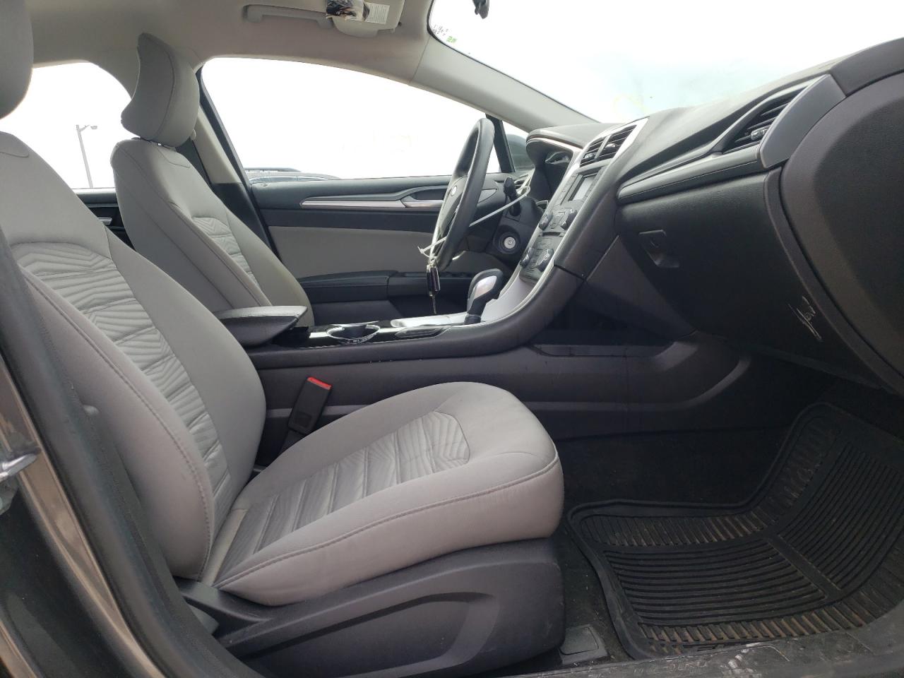 Photo 5 from auction – 2016 FORD FUSION S with VIN 3FA6P0G79GR396017