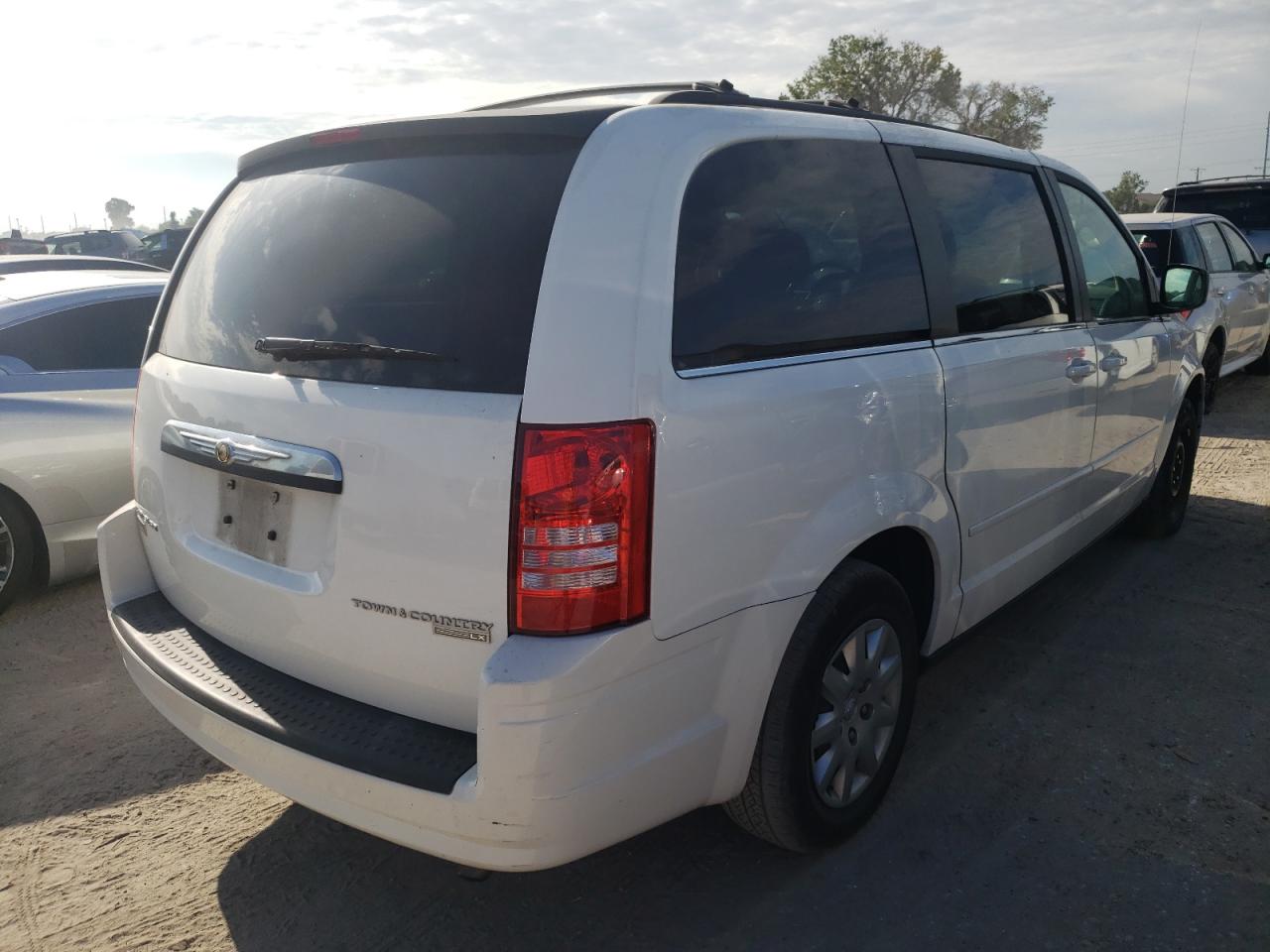 Photo 4 from auction – 2010 CHRYSLER TOWN & COU with VIN 2A4RR4DE4AR271798