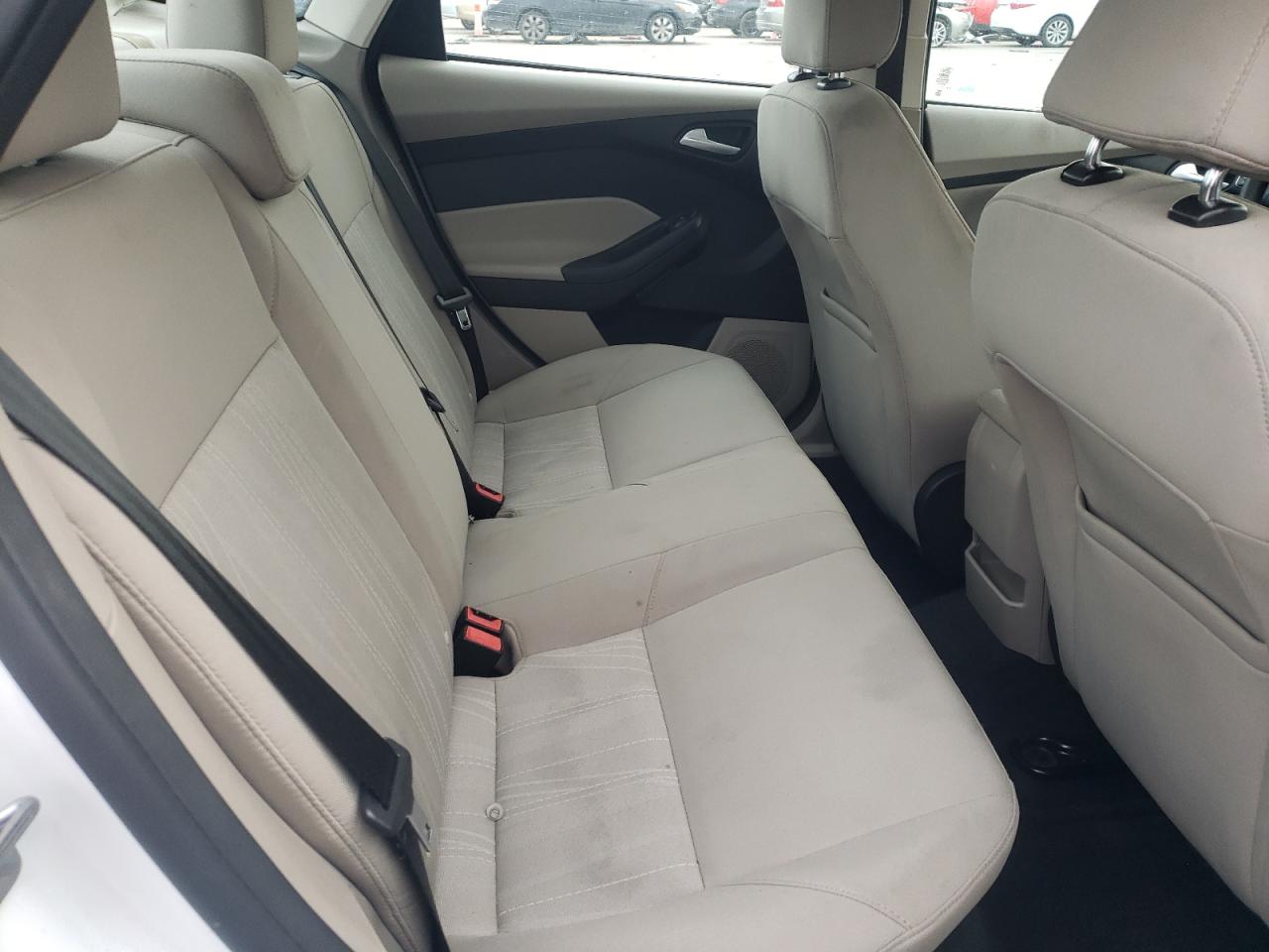 Photo 6 from auction – 2016 FORD FOCUS SE with VIN 1FADP3FE7GL225094