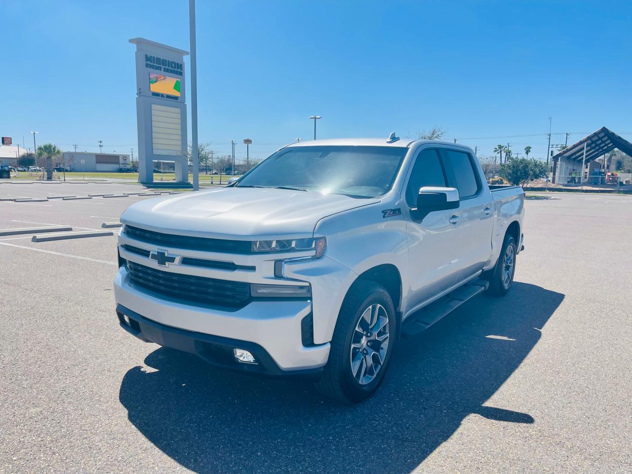 Photo 2 from auction – 2020 CHEVROLET SILVERADO with VIN 3GCUYDED4LG151114