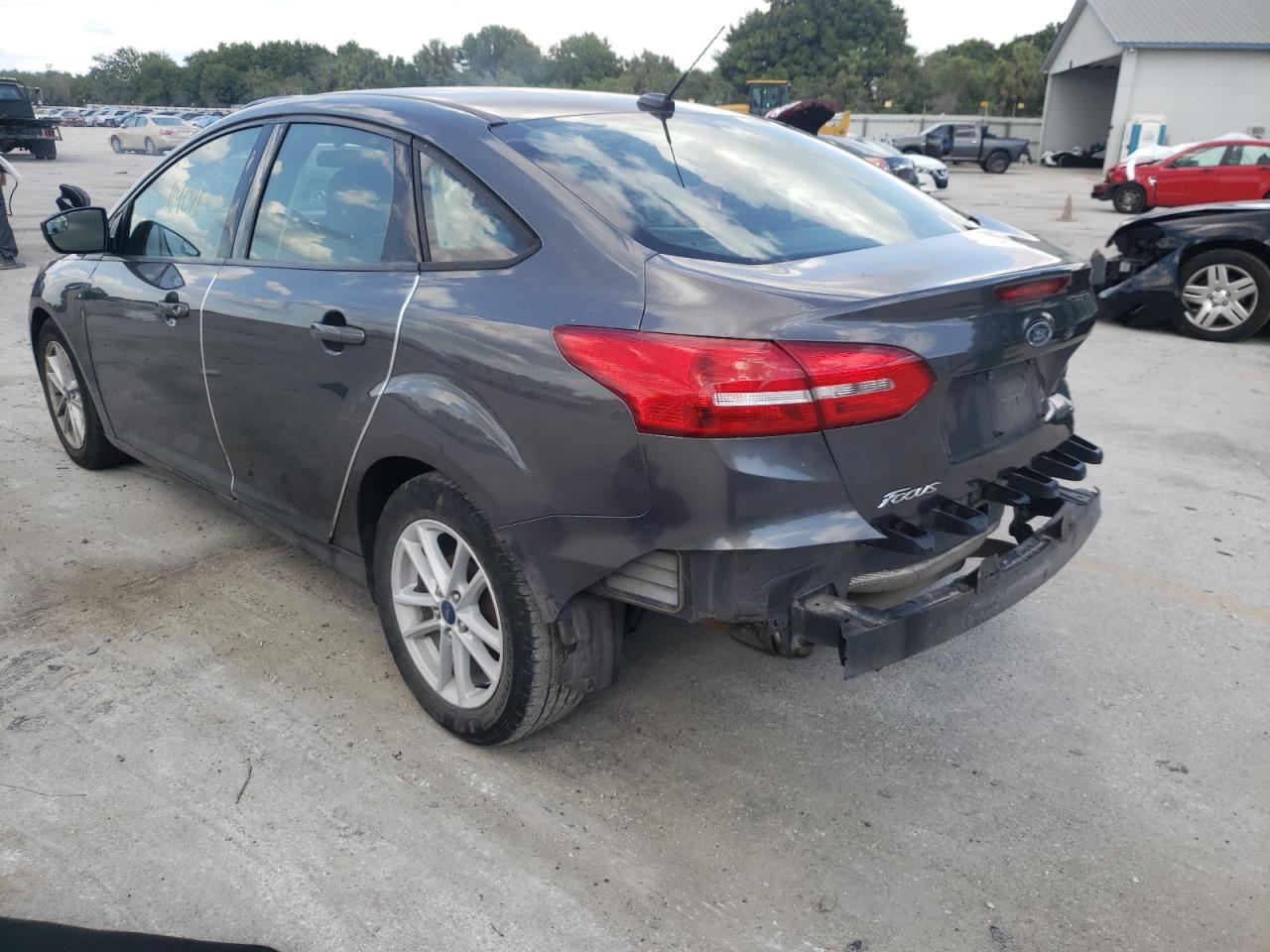 Photo 3 from auction – 2017 FORD FOCUS SE with VIN 1FADP3F24HL335754
