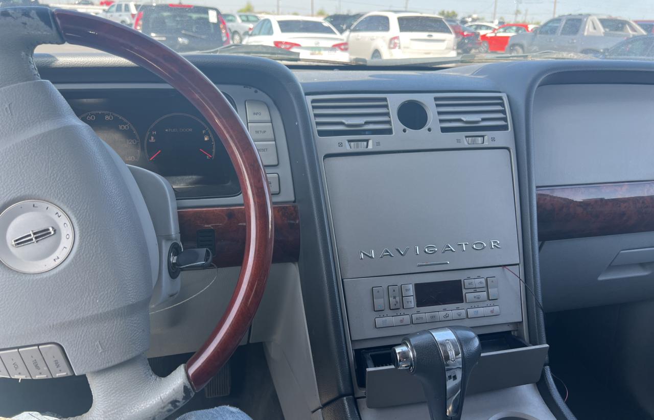 Photo 9 from auction – 2006 LINCOLN NAVIGATOR with VIN 5LMFU27586LJ28983