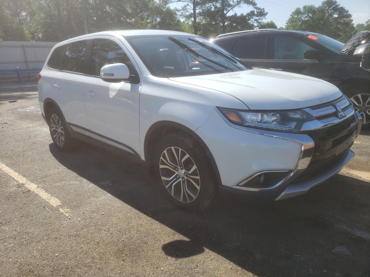 MITSUBISHI OUTLANDER 2017 with VIN JA4AZ3A39HZ031494 - Photo from auction