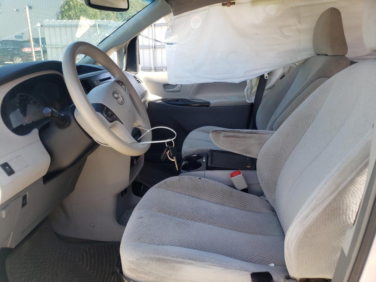 Photo 5 from auction – 2012 TOYOTA SIENNA LE with VIN 5TDKK3DC9CS190715