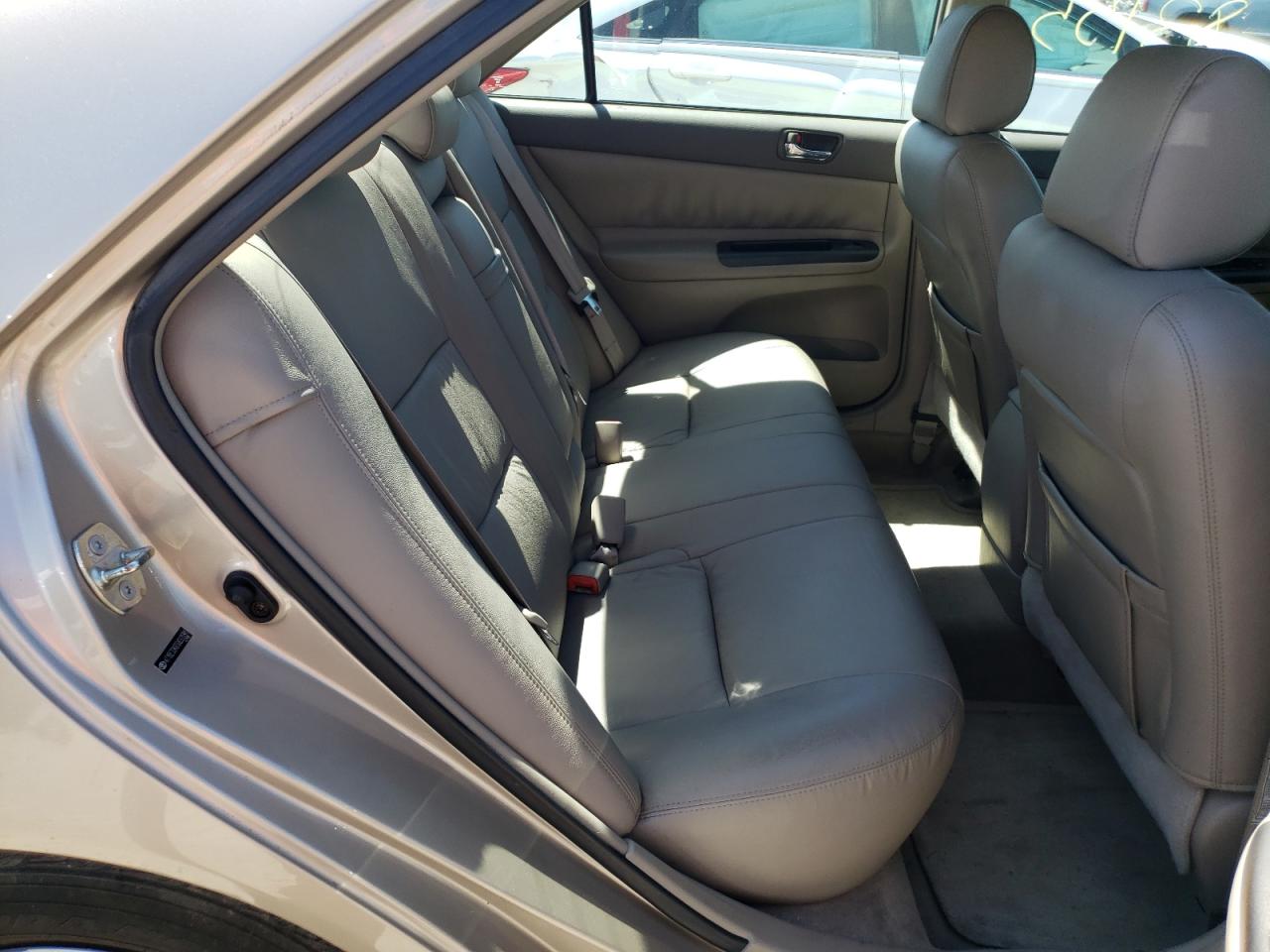 Photo 6 from auction – 2005 TOYOTA CAMRY LE with VIN 4T1BE32K65U033591