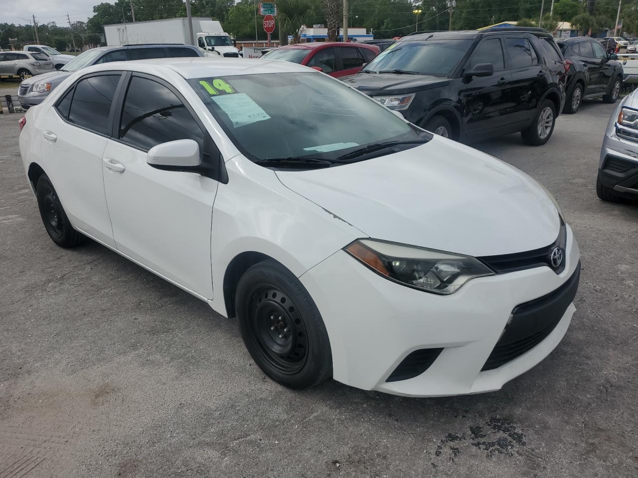 TOYOTA COROLLA L 2014 مع رقم تعريف المركبة 5YFBURHEXEP105353 - صورة من المزاد