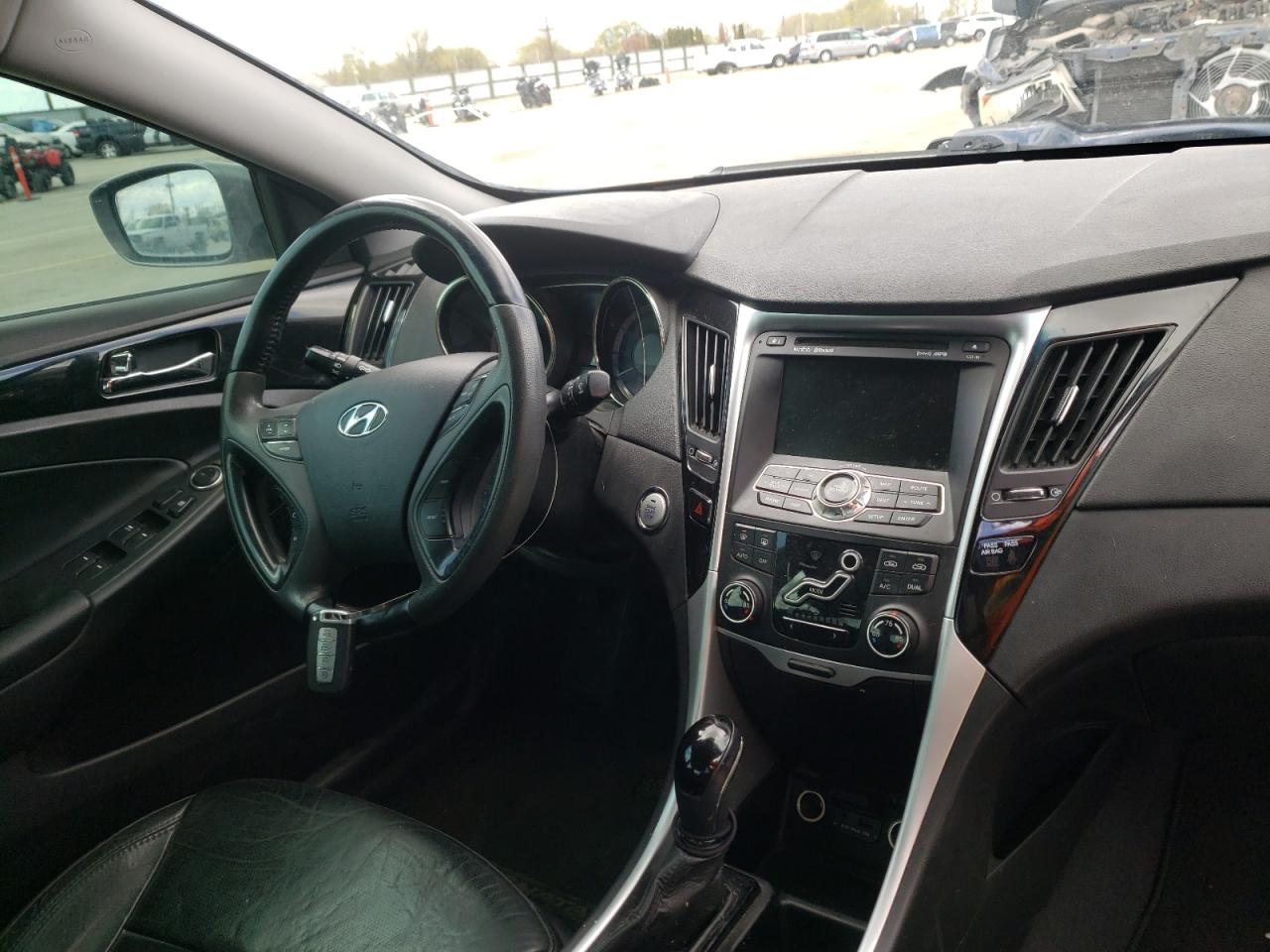 Photo 9 from auction – 2011 HYUNDAI SONATA SE with VIN 5NPEC4AC4BH304936