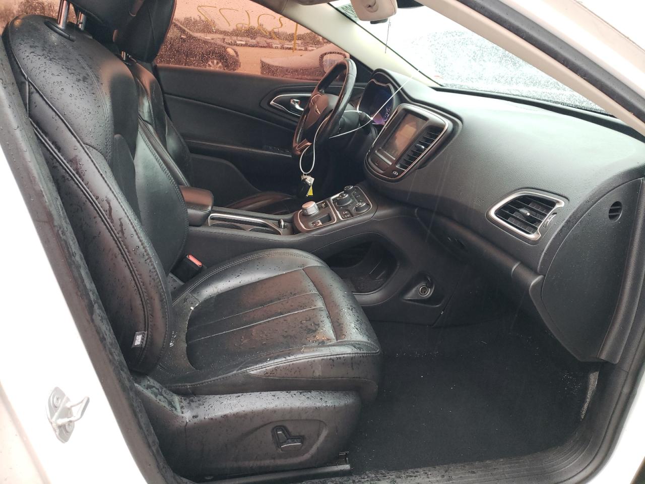 Photo 5 from auction – 2016 CHRYSLER 200 LIMITE with VIN 1C3CCCAB2GN189516