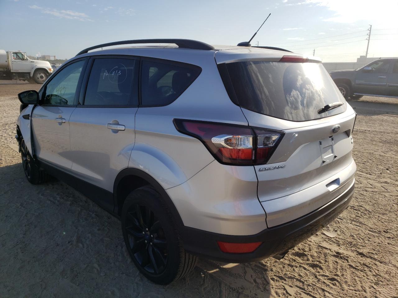 Photo 3 from auction – 2018 FORD ESCAPE SE with VIN 1FMCU0GDXJUD18787