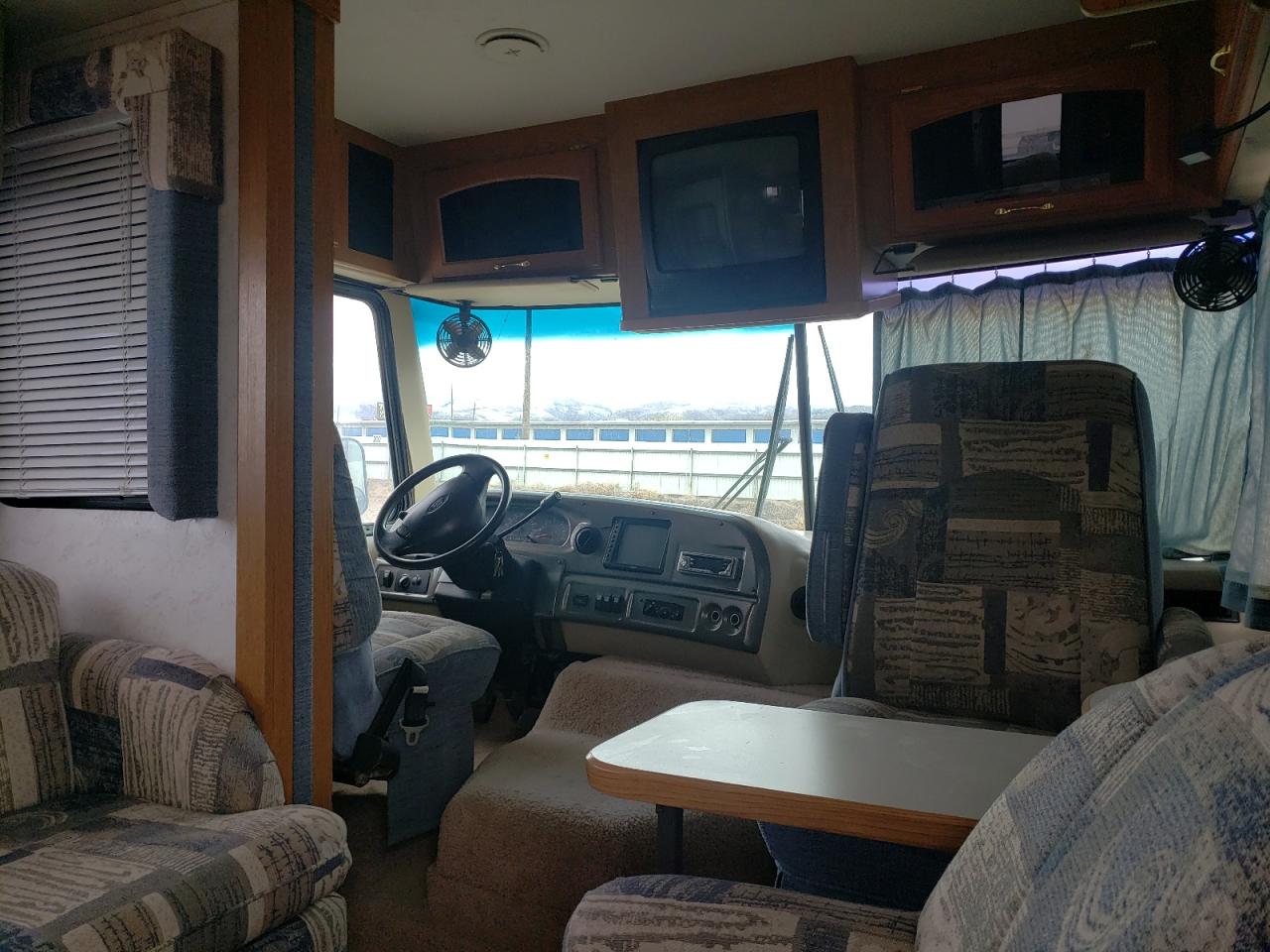Photo 5 from auction – 2002 FORD F550 SUPER with VIN 1FCMF53S920A03752