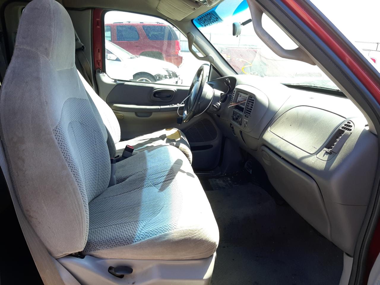 Photo 5 from auction – 2001 FORD F150 with VIN 1FTRX07L11KE47963