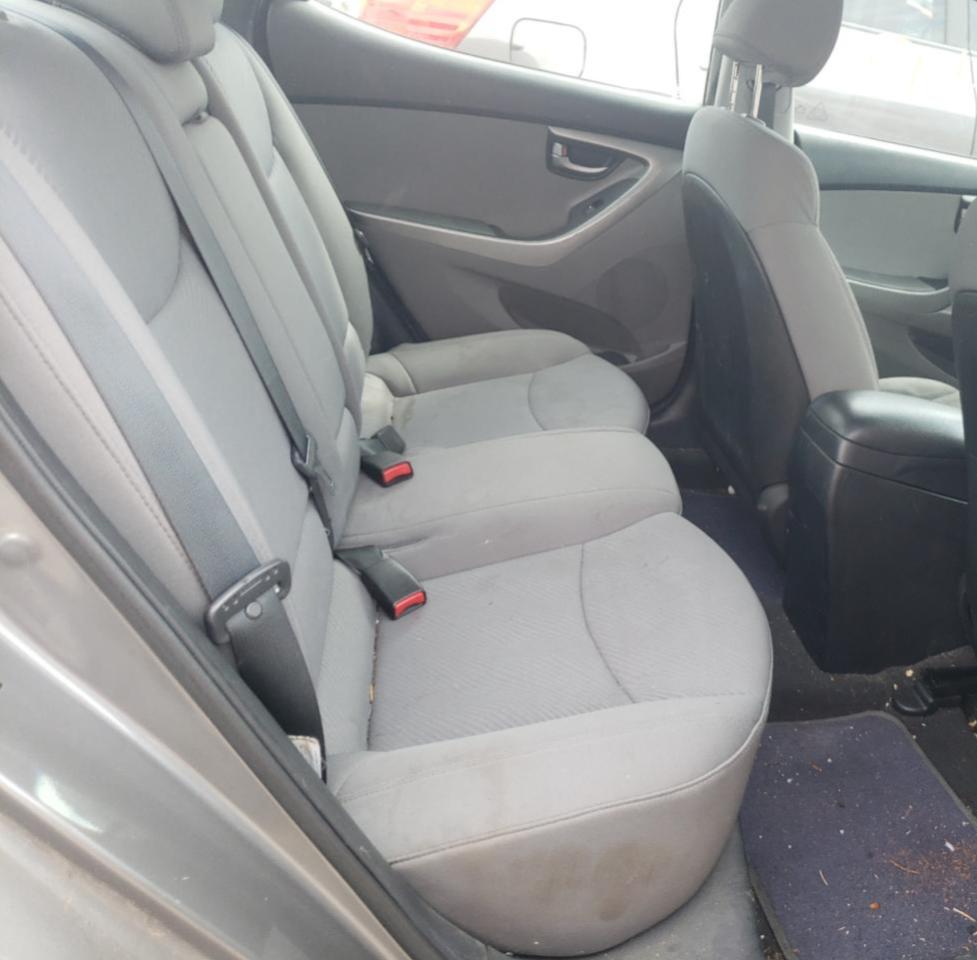 Photo 6 from auction – 2012 HYUNDAI ELANTRA GL with VIN 5NPDH4AE7CH144678